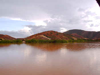 LagunaGde13.jpg (34947 octets)
